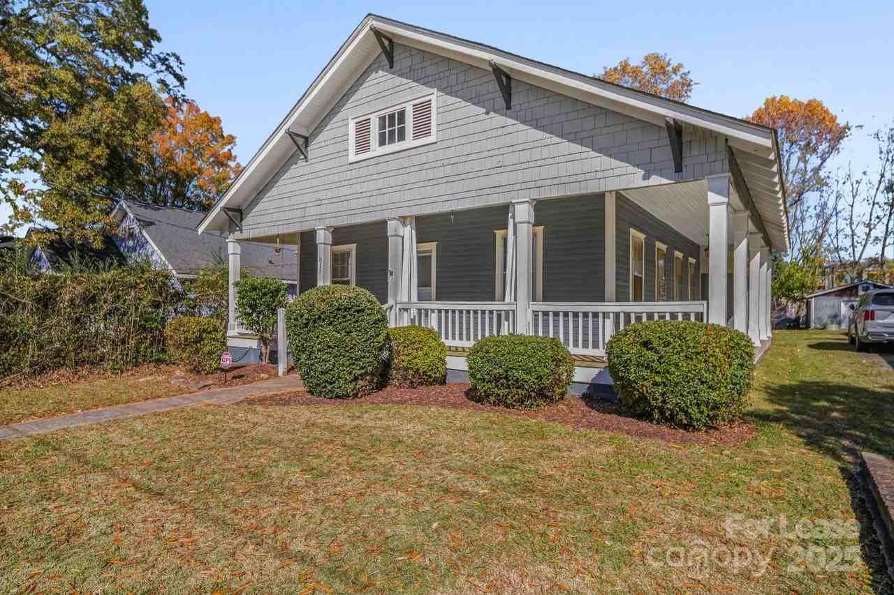 813 E 35th St - Photo 6 of 33