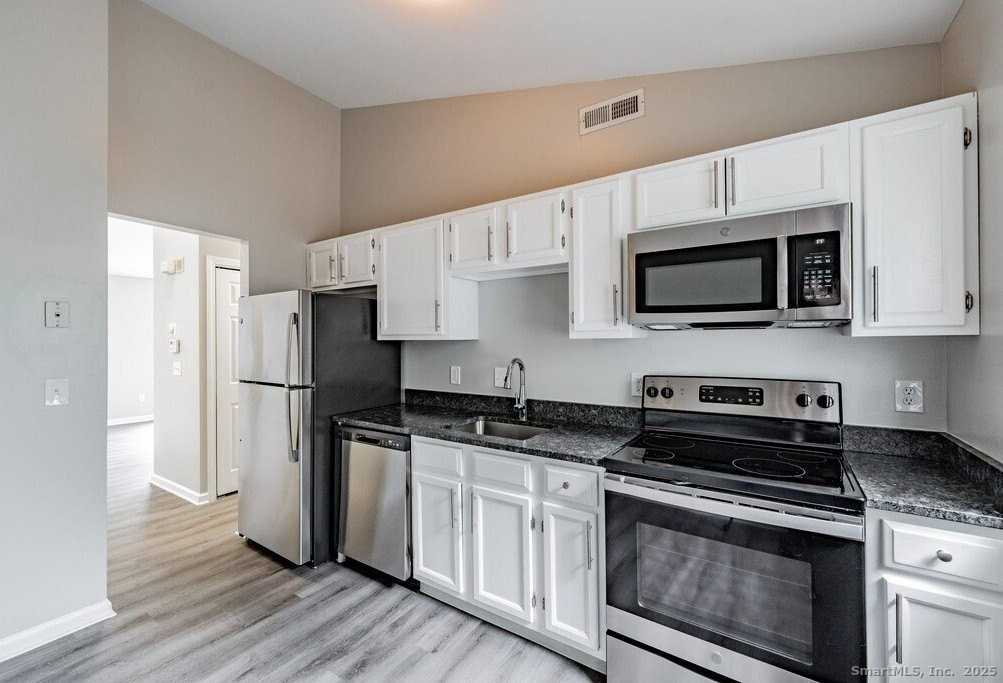 253 W River St - Photo 2 of 4