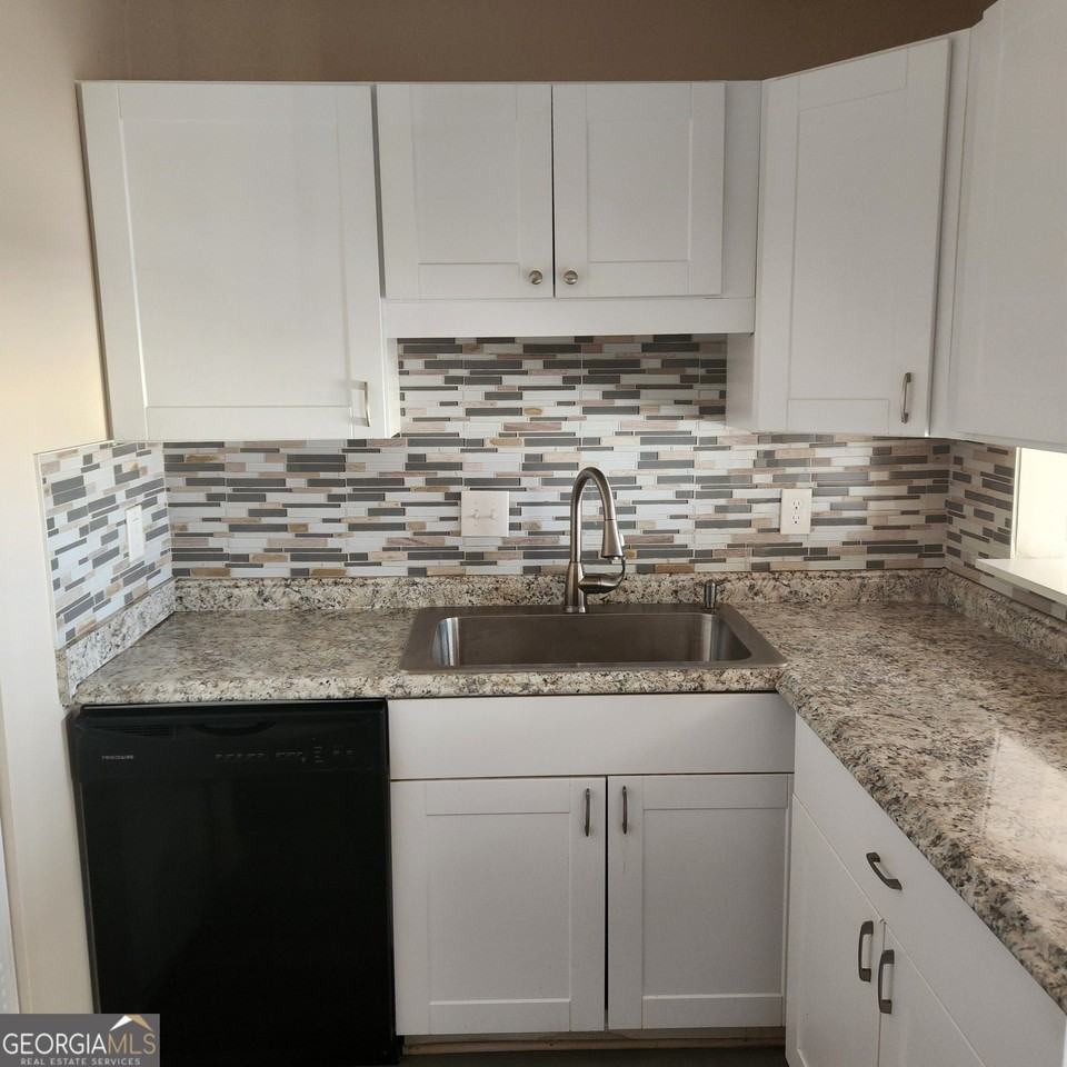 293 Country Club Drive - Photo 3 of 17