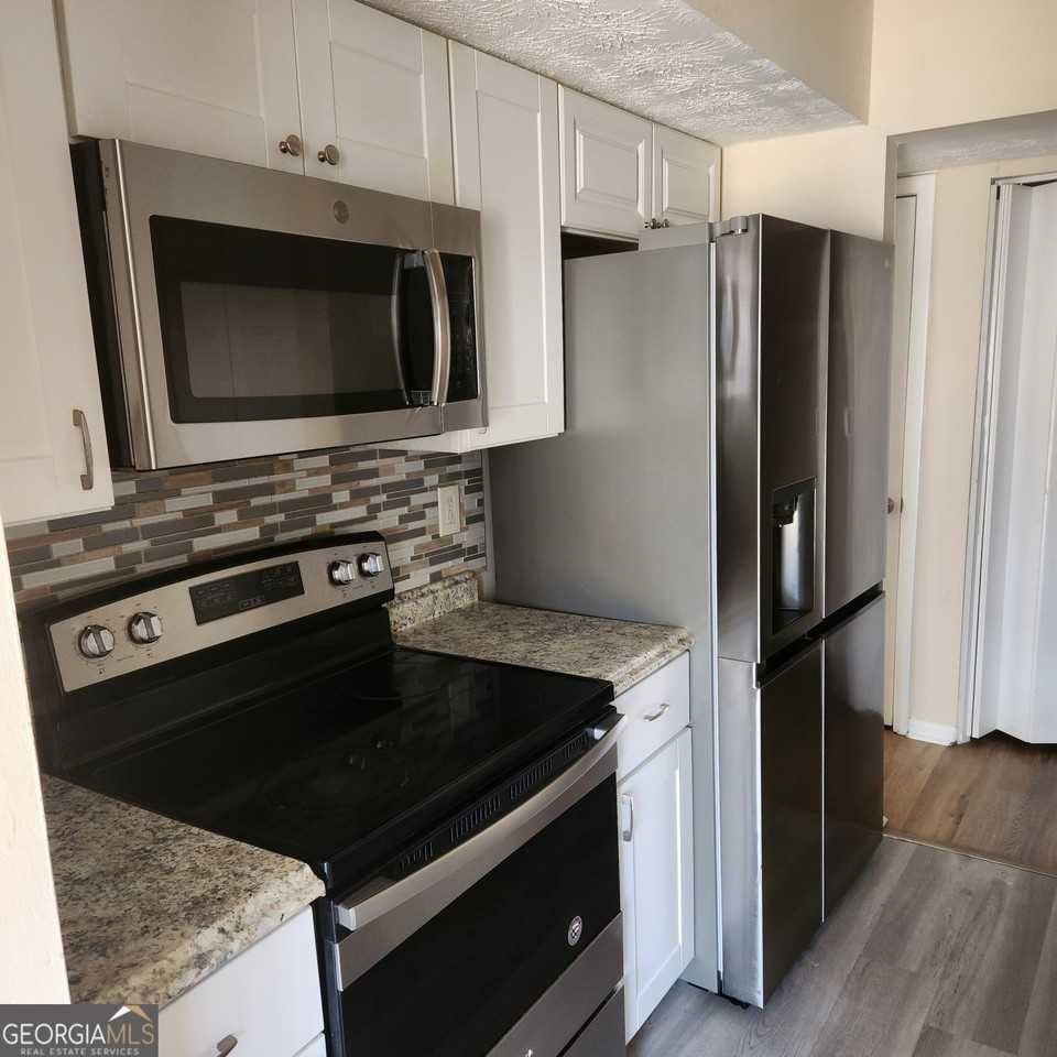 293 Country Club Drive - Photo 4 of 17