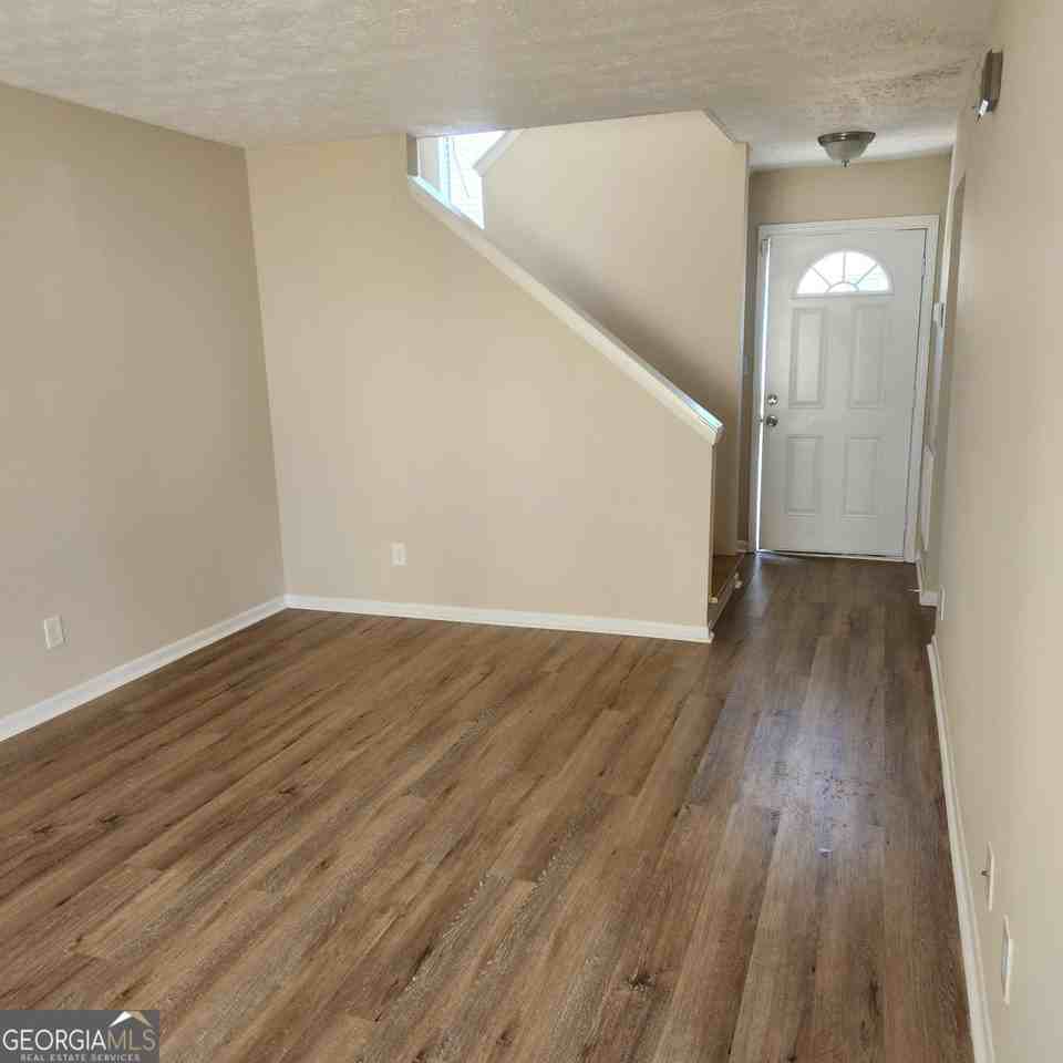 293 Country Club Drive - Photo 7 of 17