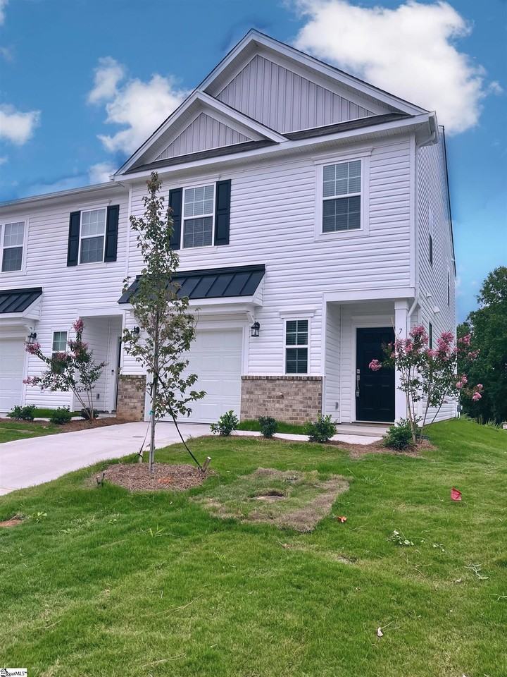 7 Twiggs Ln - Photo 2 of 21