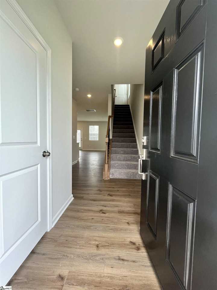 7 Twiggs Ln - Photo 3 of 21