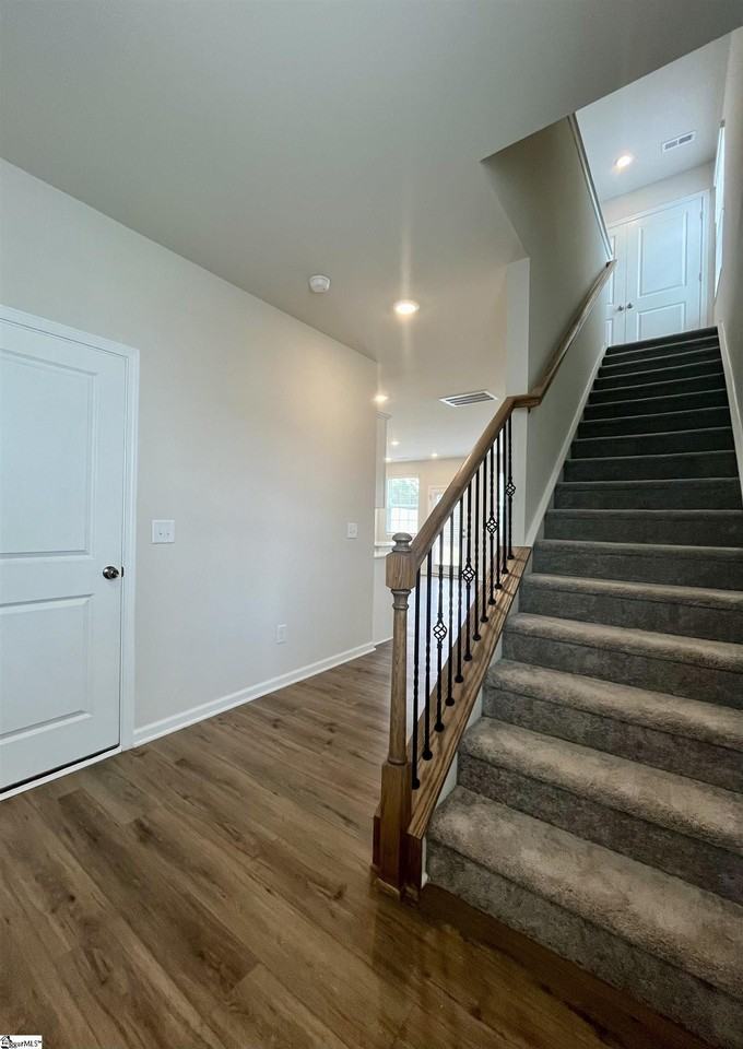 7 Twiggs Ln - Photo 5 of 21