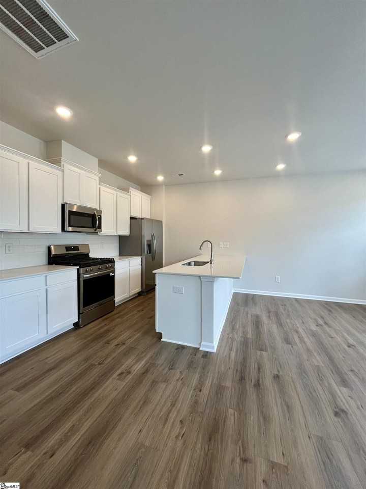 7 Twiggs Ln - Photo 7 of 21