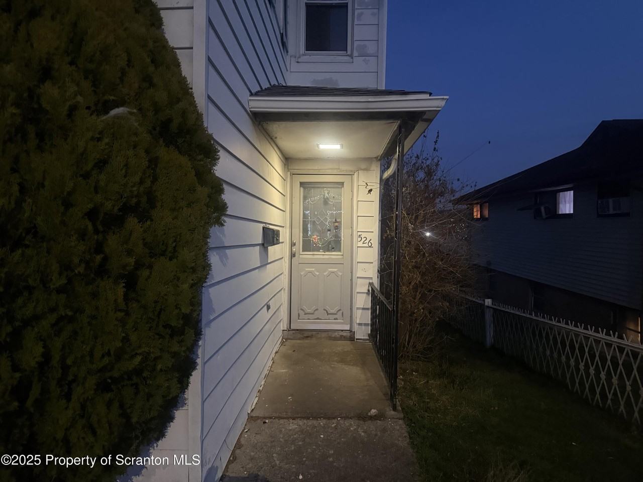 526 N Fillmore Ave - Photo 2 of 6