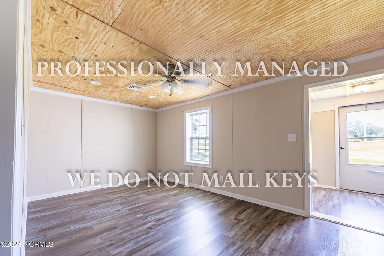 1109 N Winstead Ave - Photo 4 of 18