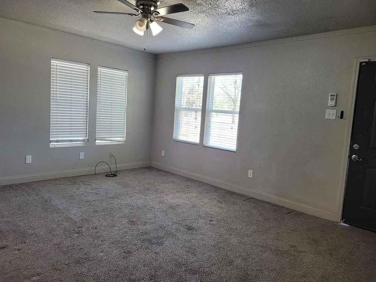 2404 2404 Avenue U unit: Front - Photo 3 of 10