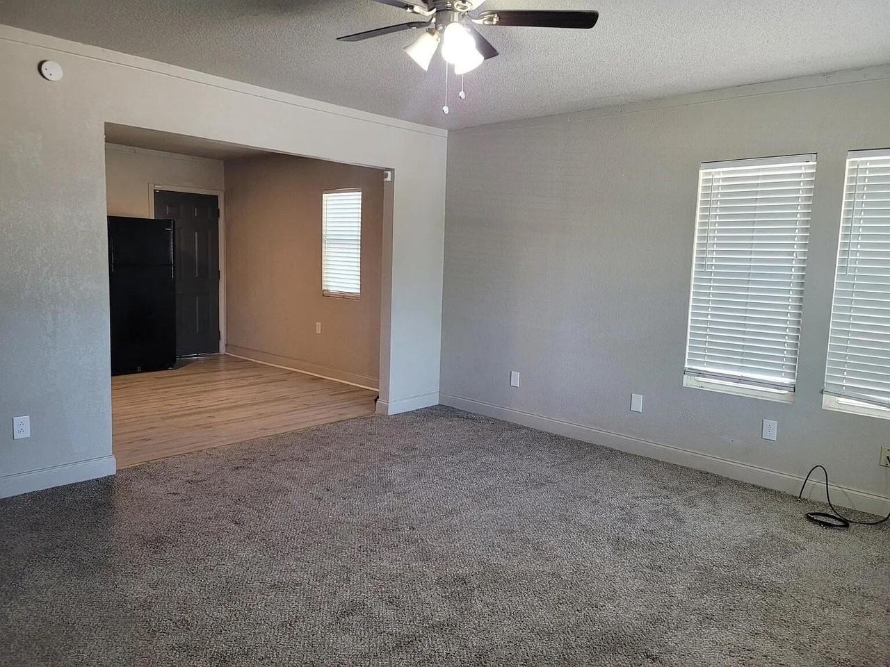 2404 2404 Avenue U unit: Front - Photo 4 of 10