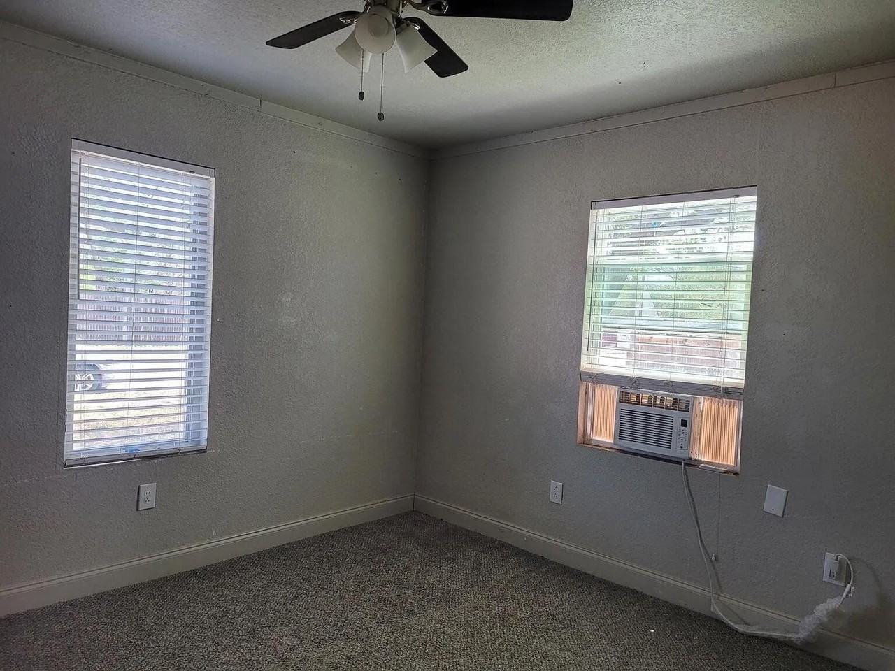 2404 2404 Avenue U unit: Front - Photo 5 of 10