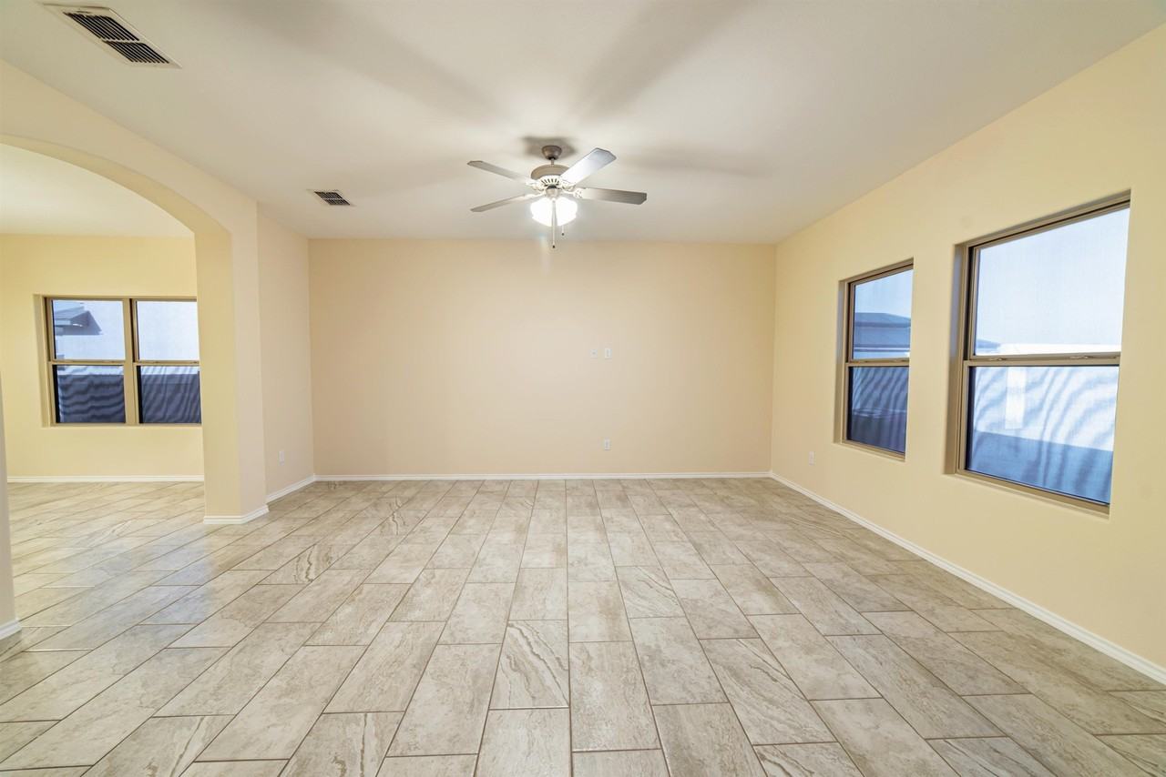 3305 Charolais Dr - Photo 7 of 40