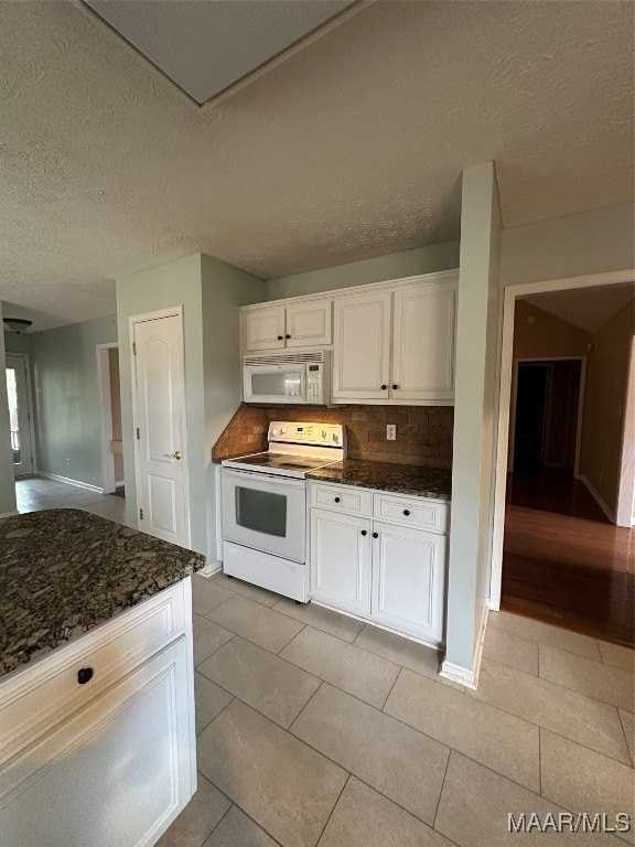 924 Silver Creek Cir - Photo 4 of 9