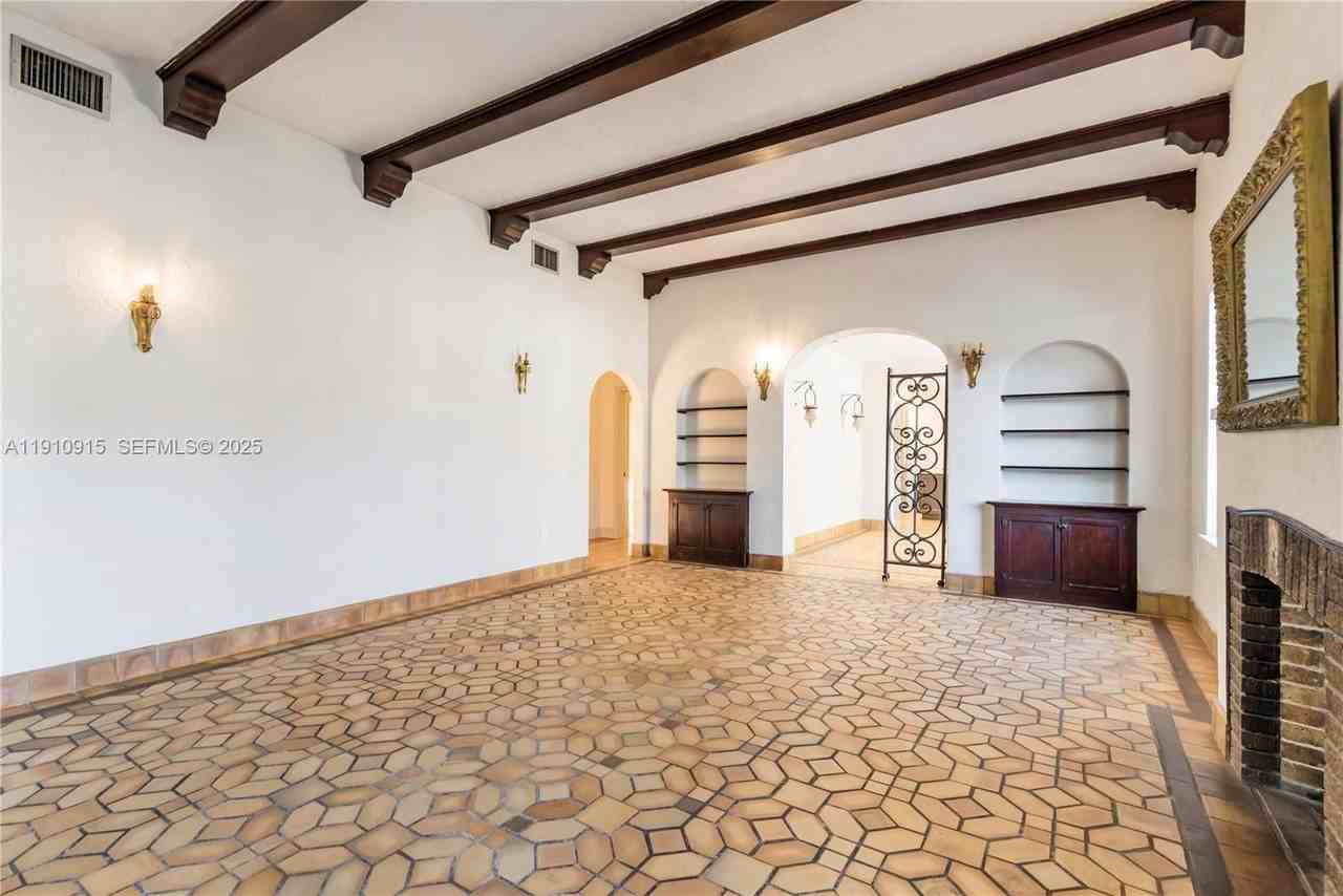 3718 Sheridan Ave - Photo 6 of 8