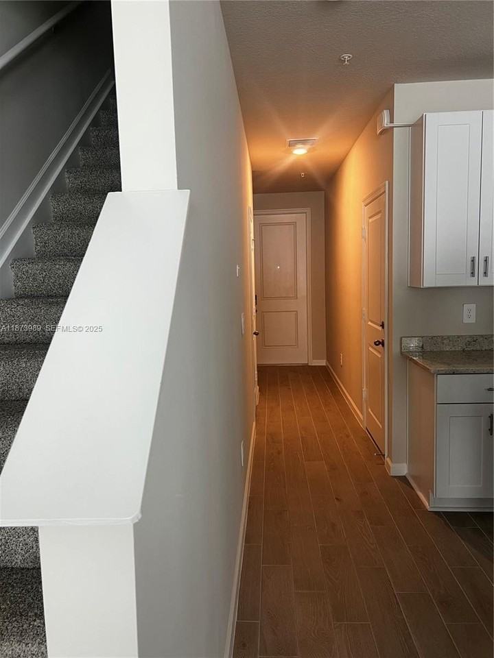 478 Salisbury Cir - Photo 7 of 11