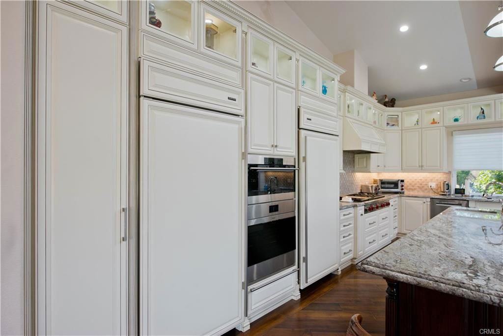 27048 Triumph Ave - Photo 2 of 8