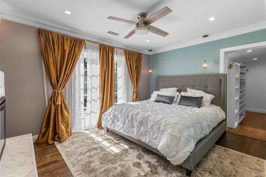 5201 Sale Avenue - Photo 3 of 8