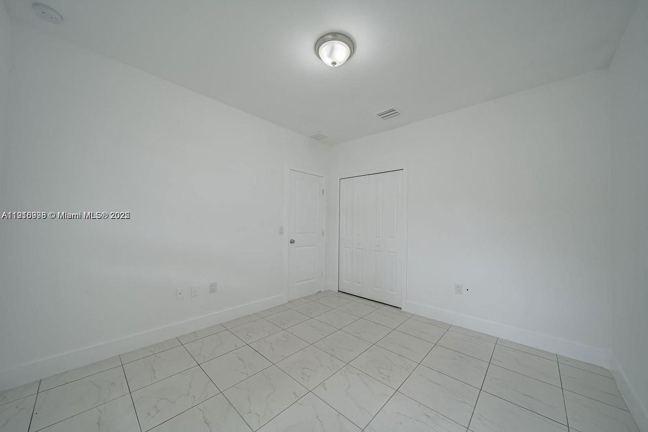 14708 Ne 7th Ave #14710 - Photo 6 of 8