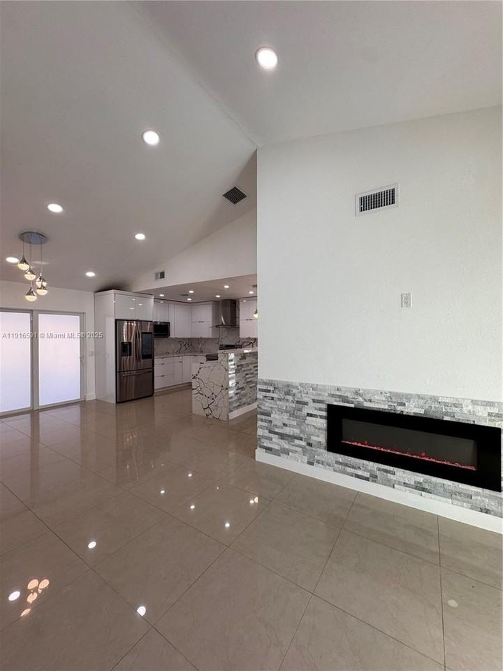 20521 Sw 125th Ave #20521 - Photo 2 of 8