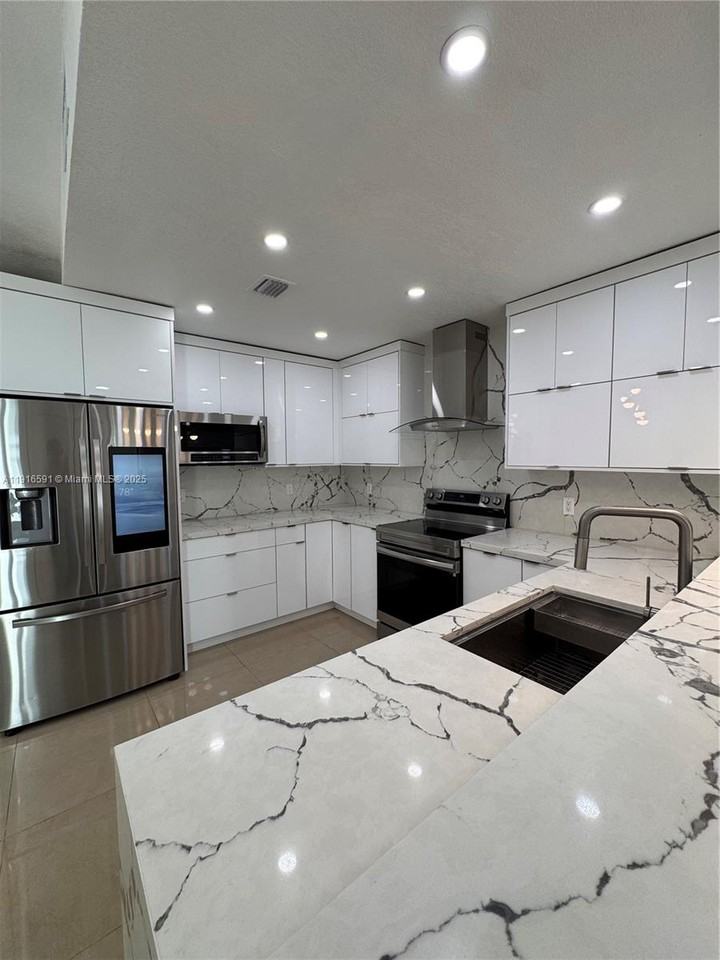 20521 Sw 125th Ave #20521 - Photo 6 of 8