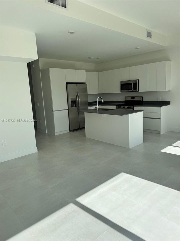 18948 Sw 344th Ter #18948 - Photo 4 of 8