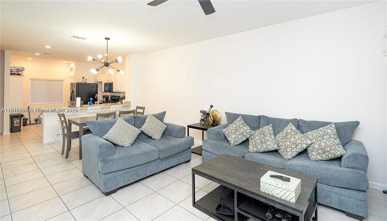 2820 Nw 180th St - Photo 4 of 8