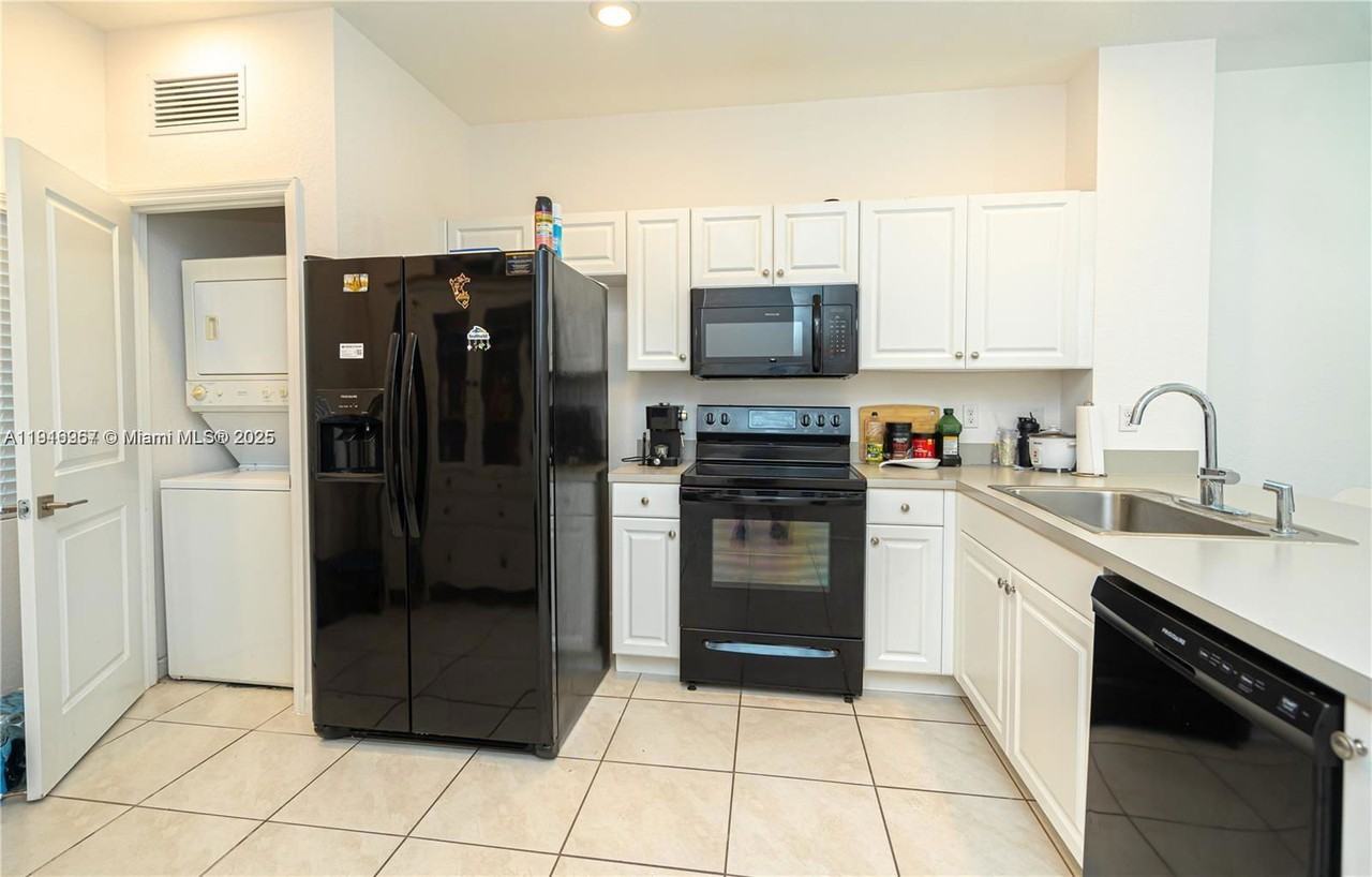 2820 Nw 180th St - Photo 7 of 8