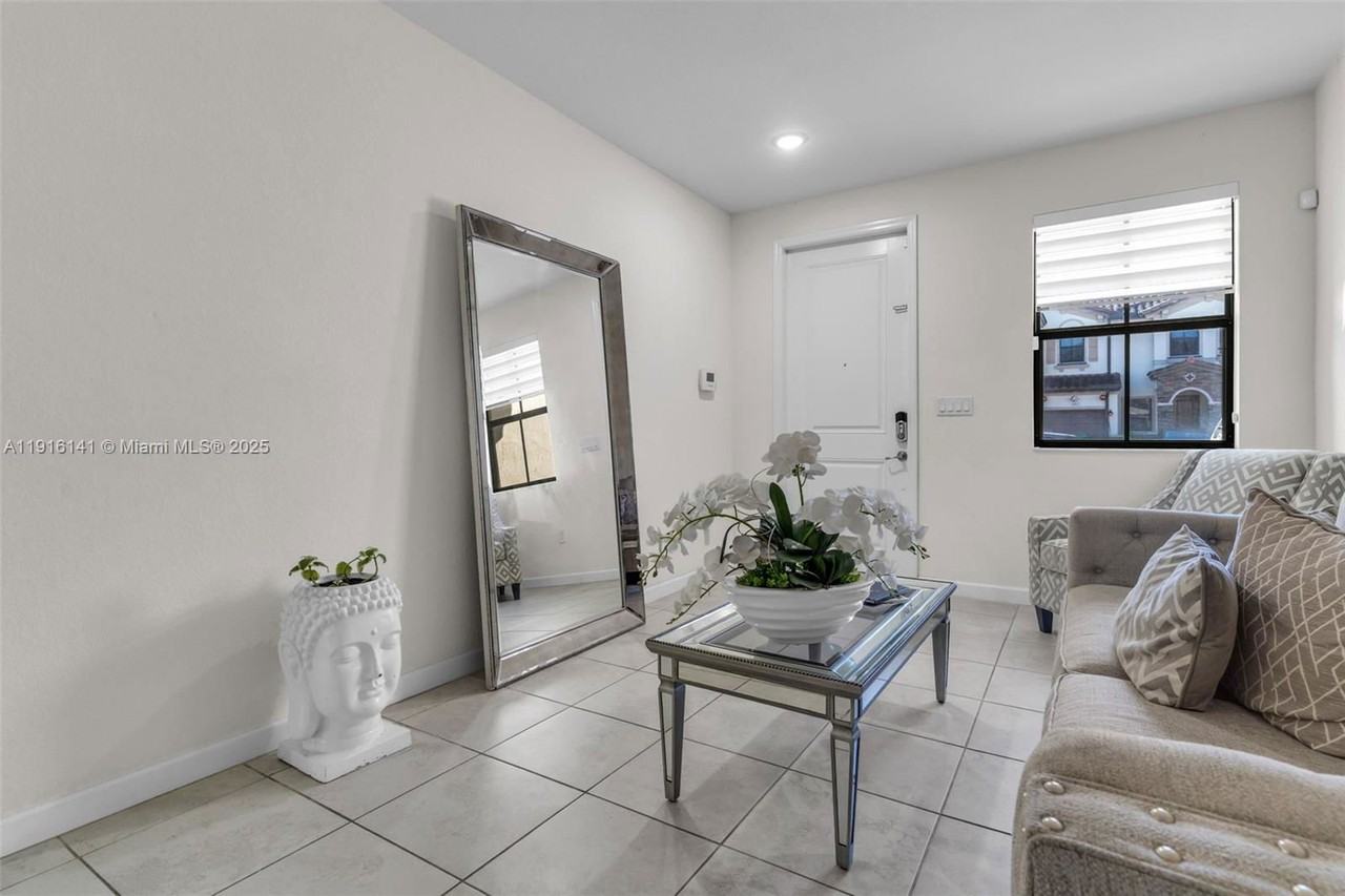 11413 Sw 252nd St - Photo 2 of 8