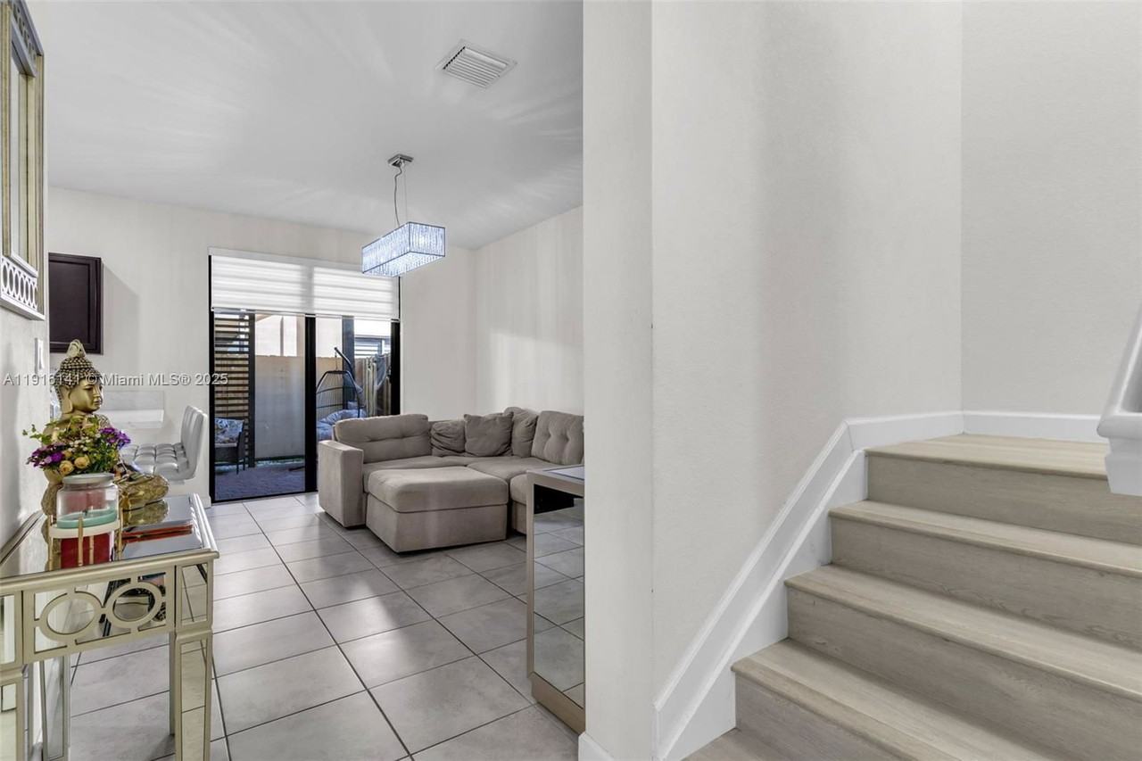 11413 Sw 252nd St - Photo 4 of 8