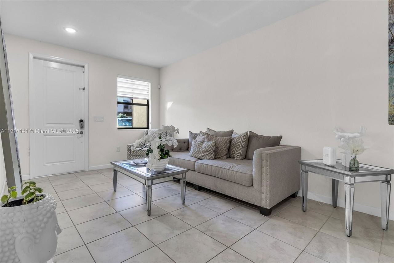 11413 Sw 252nd St - Photo 6 of 8