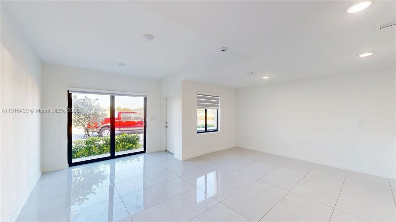 14546 Sw 260th St #14546 - Photo 6 of 8