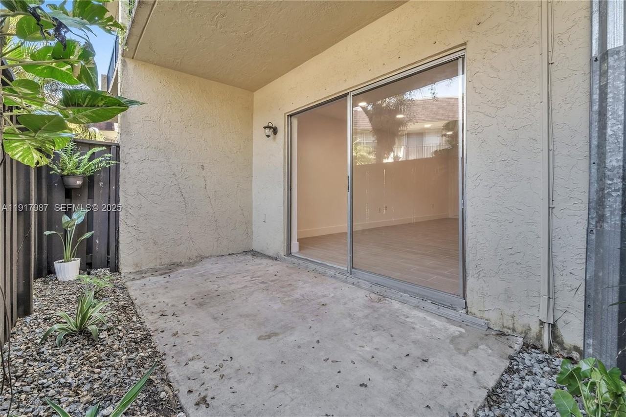 13712 Sw 90th Ave #8 - Photo 6 of 14