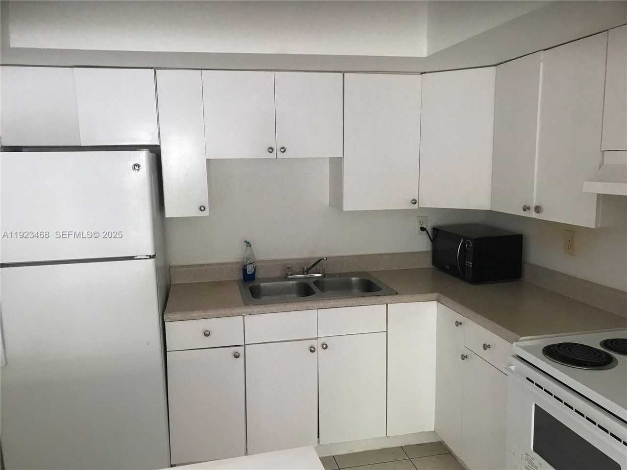 206 Ne 3rd St #10 - Photo 4 of 6