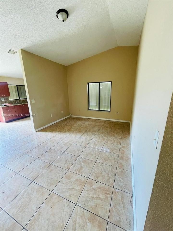 28120 Southwest 141st Place #28120 - Photo 2 of 17