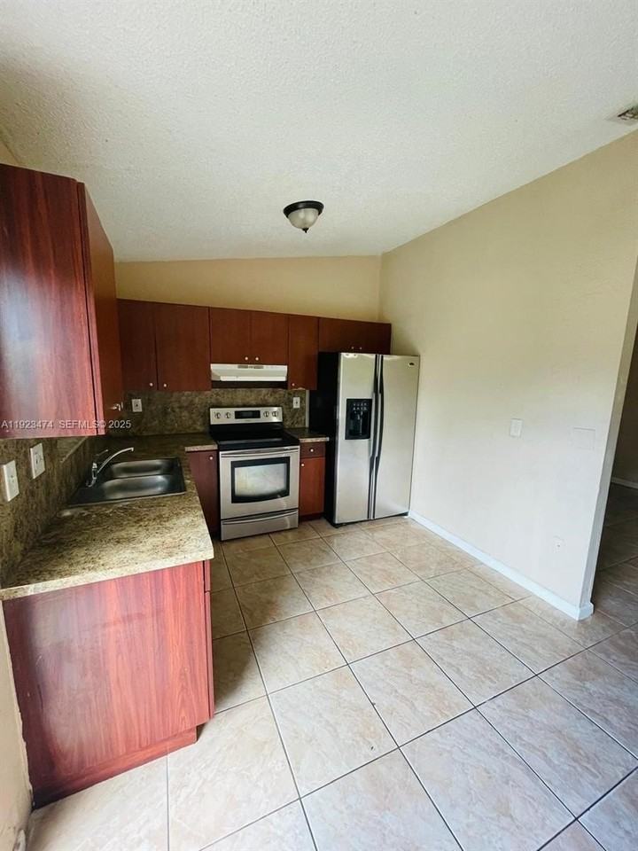 28120 Southwest 141st Place #28120 - Photo 5 of 17