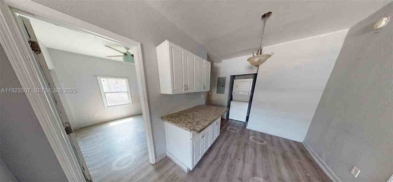 236 Ne 57th St #0 - Photo 4 of 11