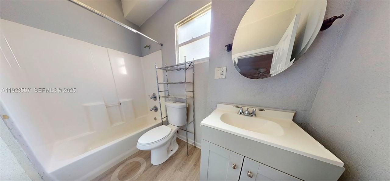 236 Ne 57th St #0 - Photo 7 of 11