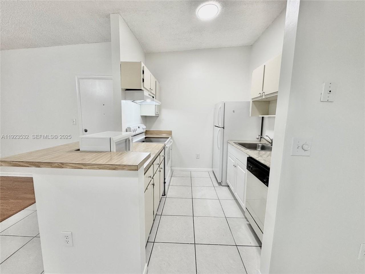 9411 S Belfort Cir #208 - Photo 6 of 16