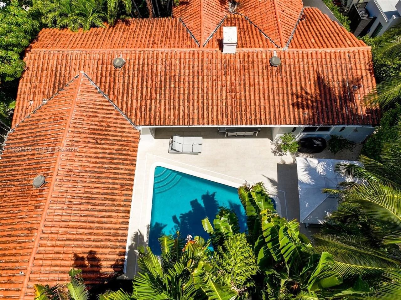 375 Harbor Ct - Photo 7 of 50