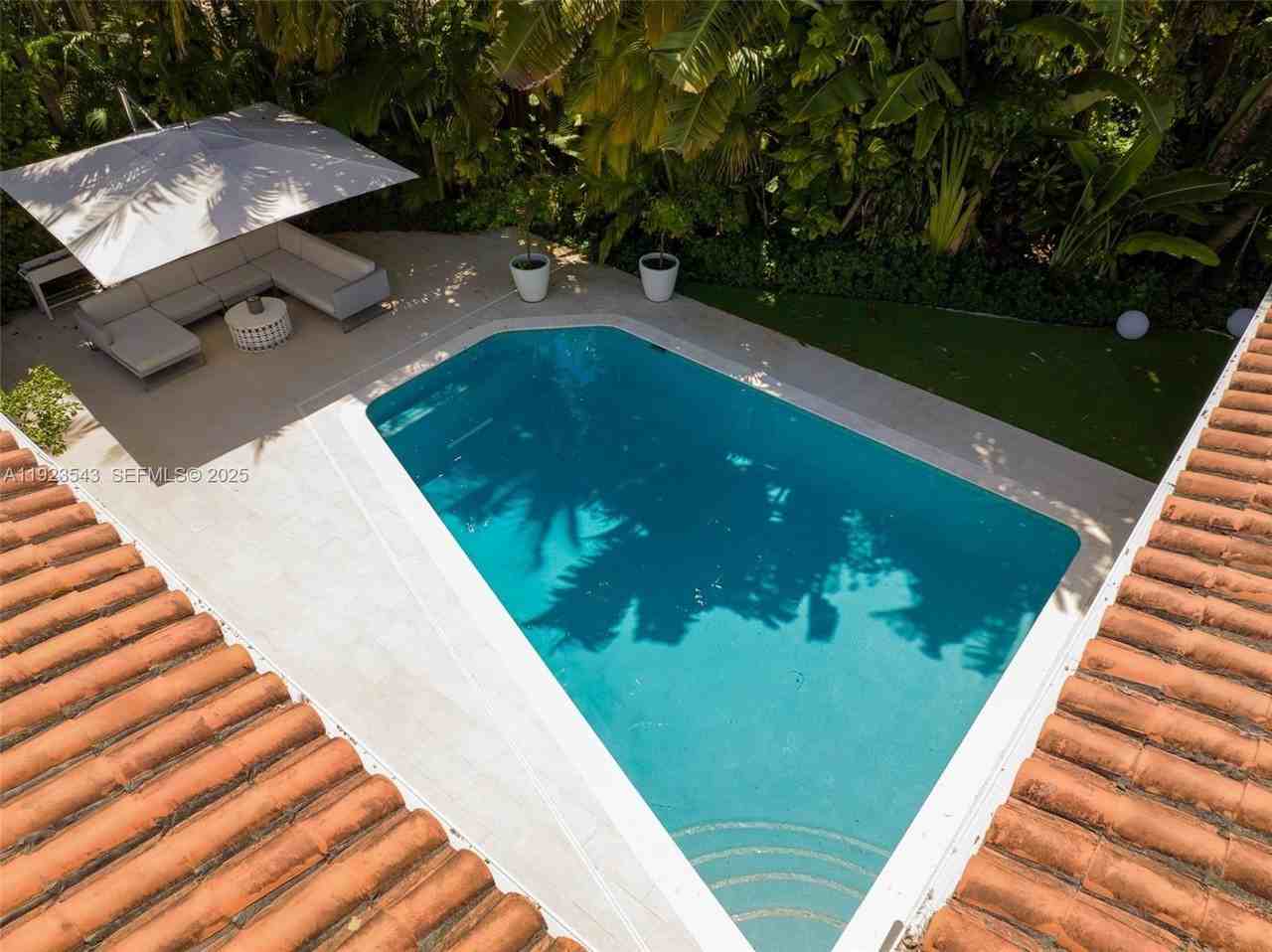 375 Harbor Ct - Photo 6 of 50