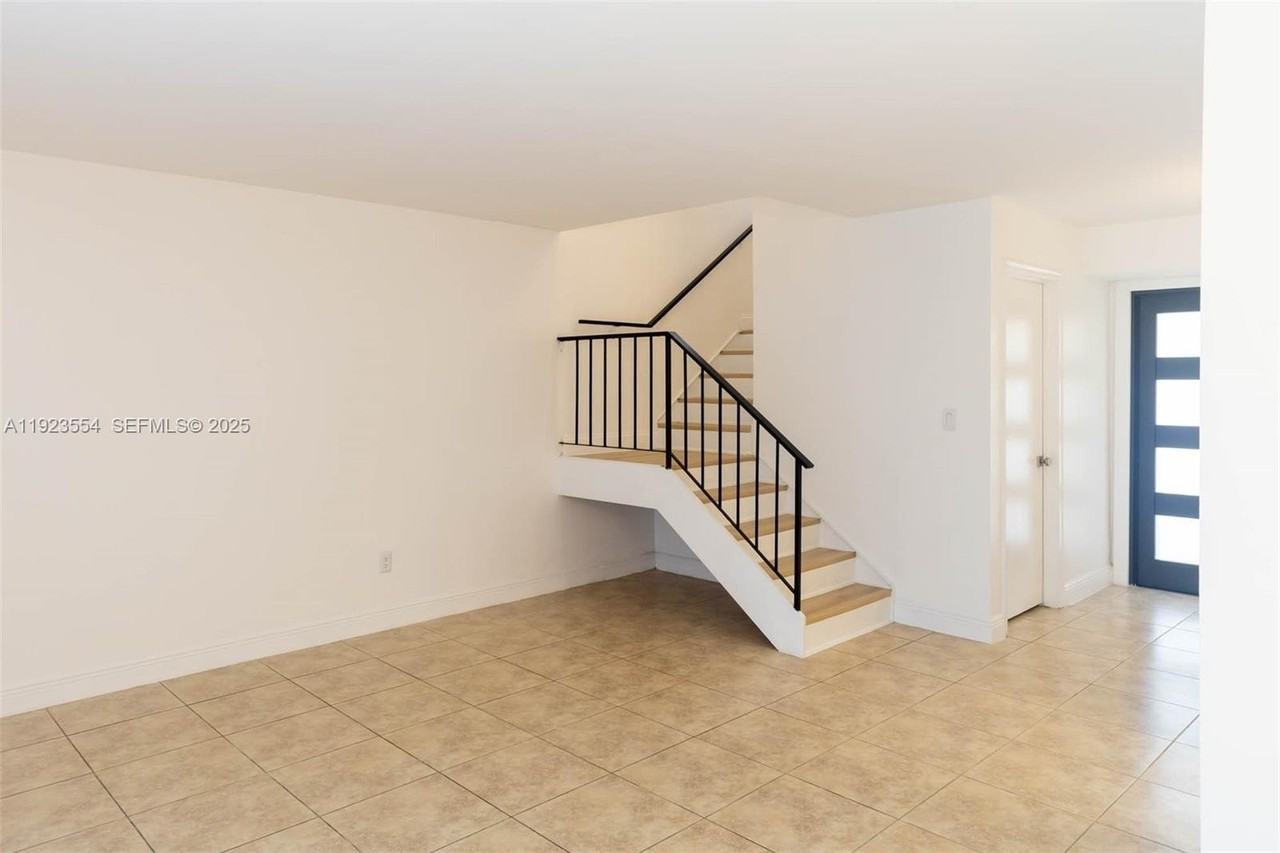 7028 Sw 106th Pl #7028 - Photo 2 of 19