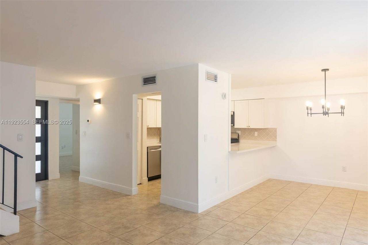 7028 Sw 106th Pl #7028 - Photo 5 of 19