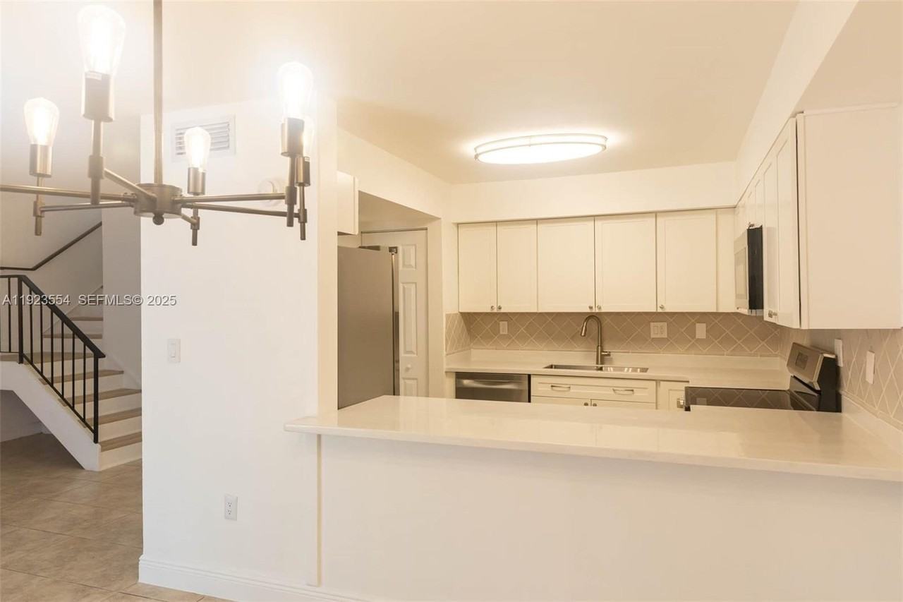 7028 Sw 106th Pl #7028 - Photo 6 of 19