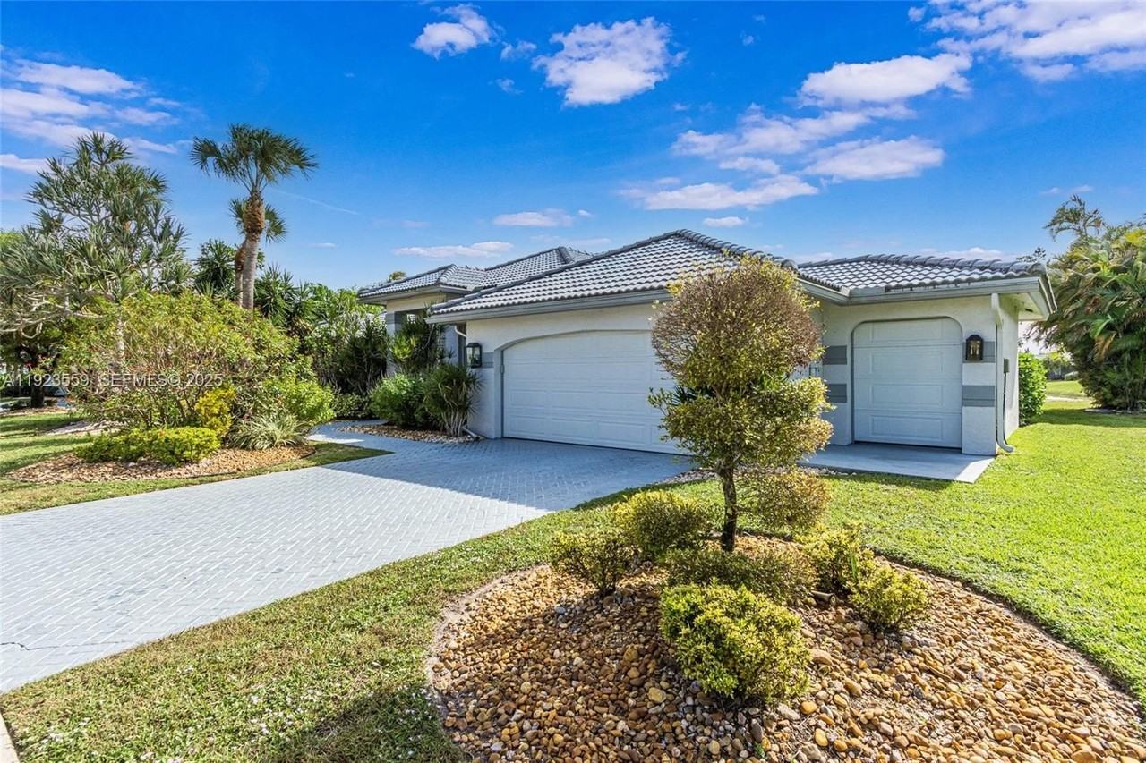 11115 Boca Woods Ln - Photo 2 of 50