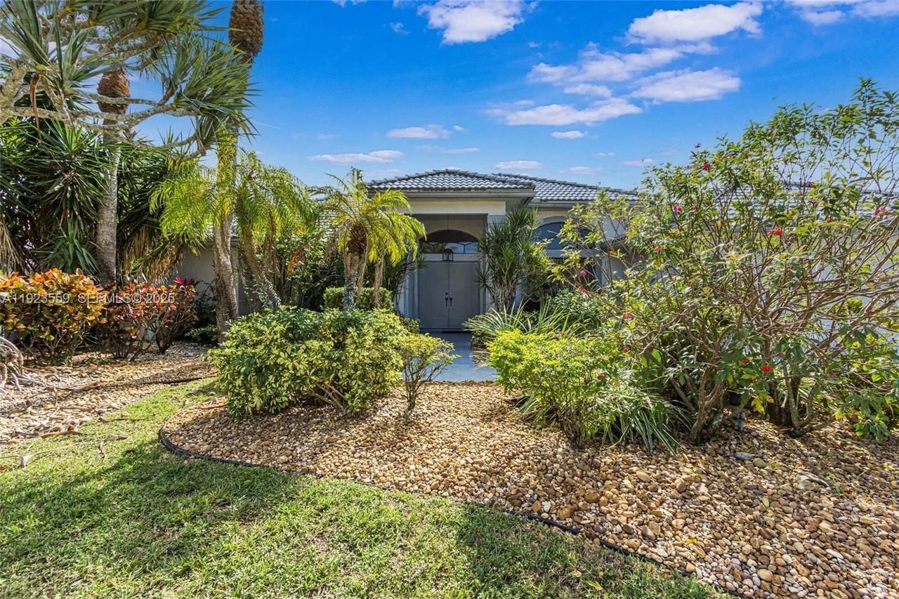 11115 Boca Woods Ln - Photo 3 of 50