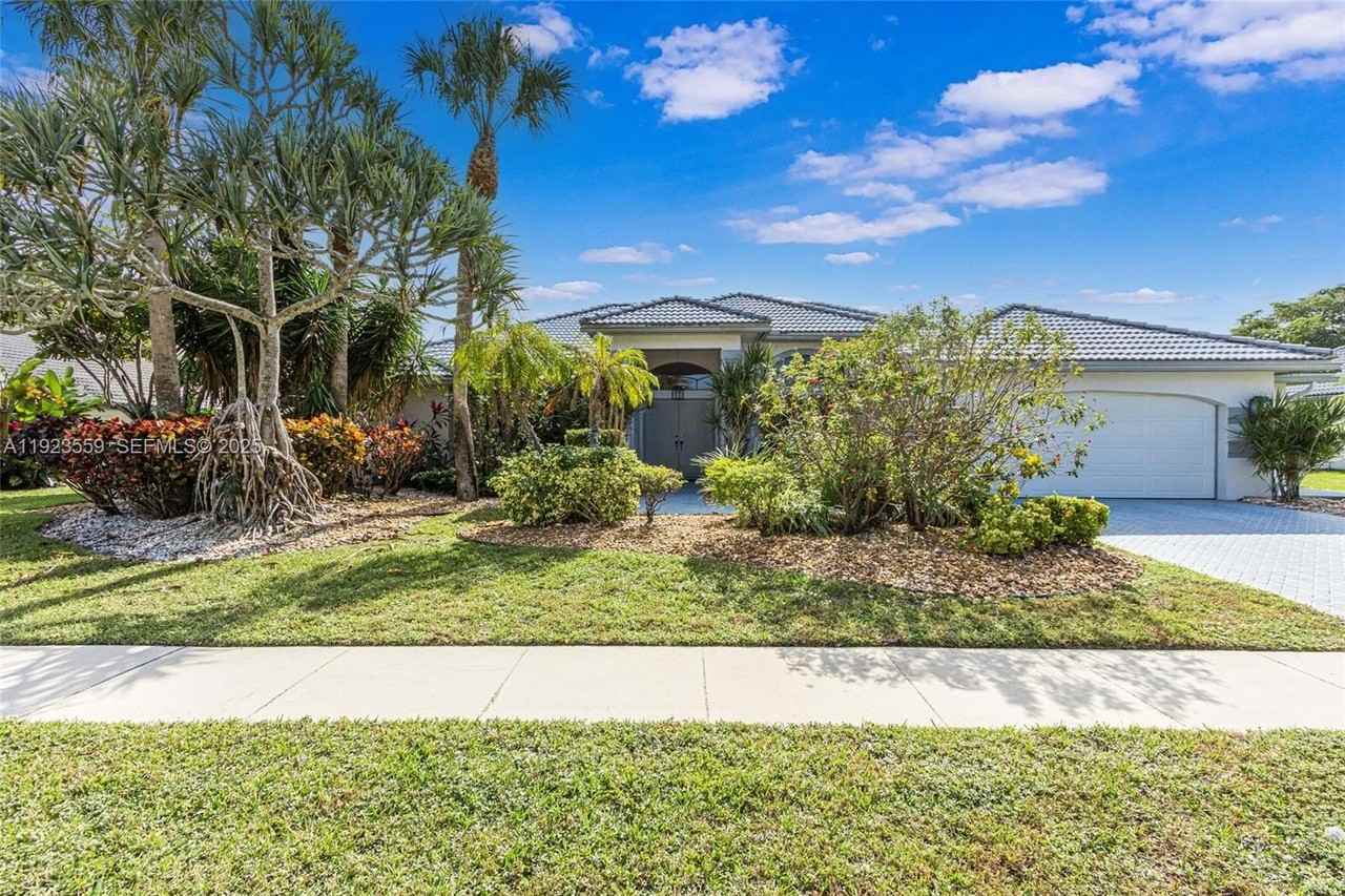 11115 Boca Woods Ln - Photo 4 of 50