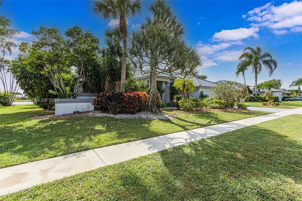 11115 Boca Woods Ln - Photo 5 of 50