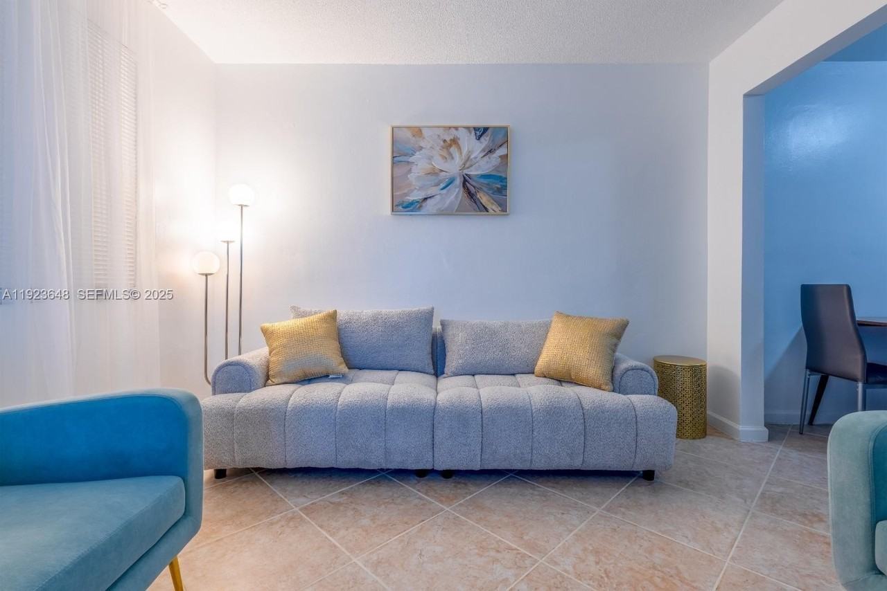 828 Sw 2nd St #2 - Photo 5 of 5