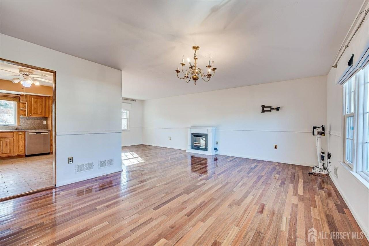 15 Howell Ave - Photo 3 of 27