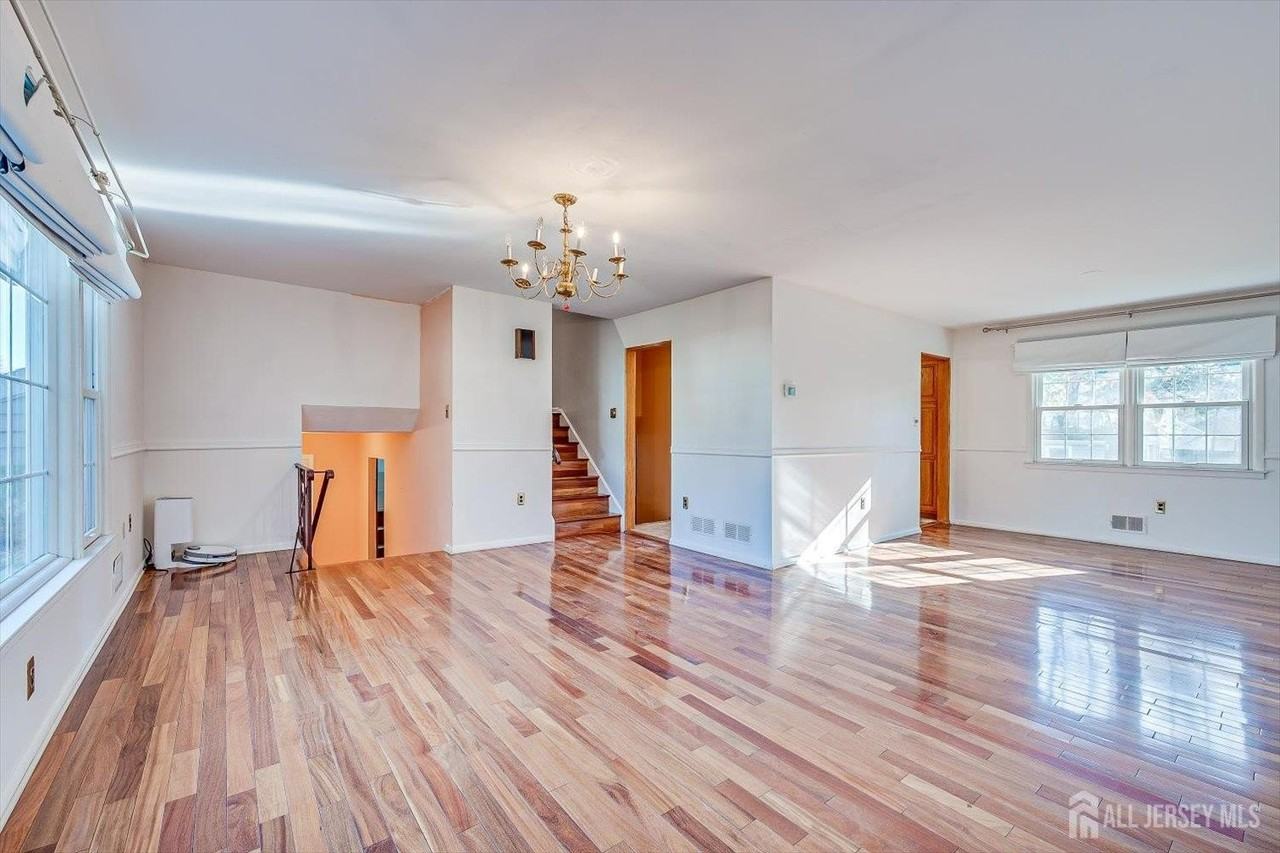 15 Howell Ave - Photo 4 of 27