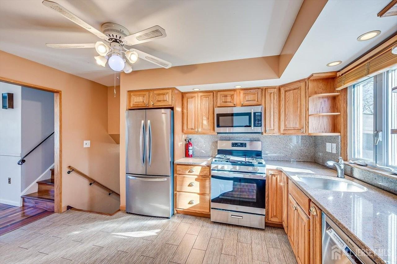 15 Howell Ave - Photo 6 of 27